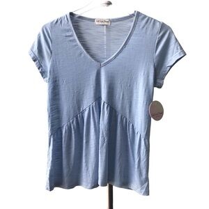 Full Circle Trends size M short sleeves V‎ neck baby blue summer top